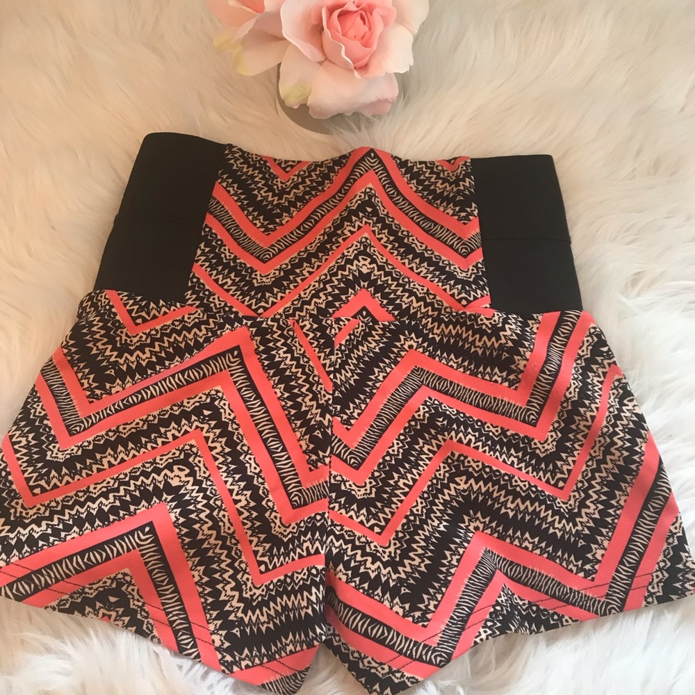 High waisted shorts - Picture 2 of 3